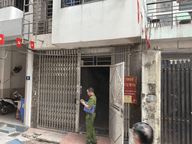 Kịp thời hướng dẫn 7 người thoát nạn trong vụ cháy chung cư mini ở Đình Thôn
